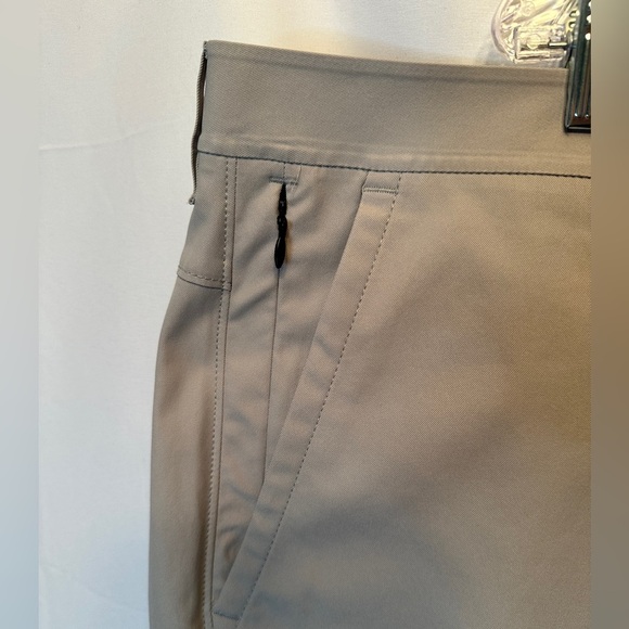 Public Rec Dealmaker Chino+ Short Men’s 44x9 Light Gray Performance Golf $88 - Picture 2 of 9